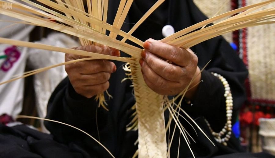 Khous Using the palm tree to craft wonderful objects