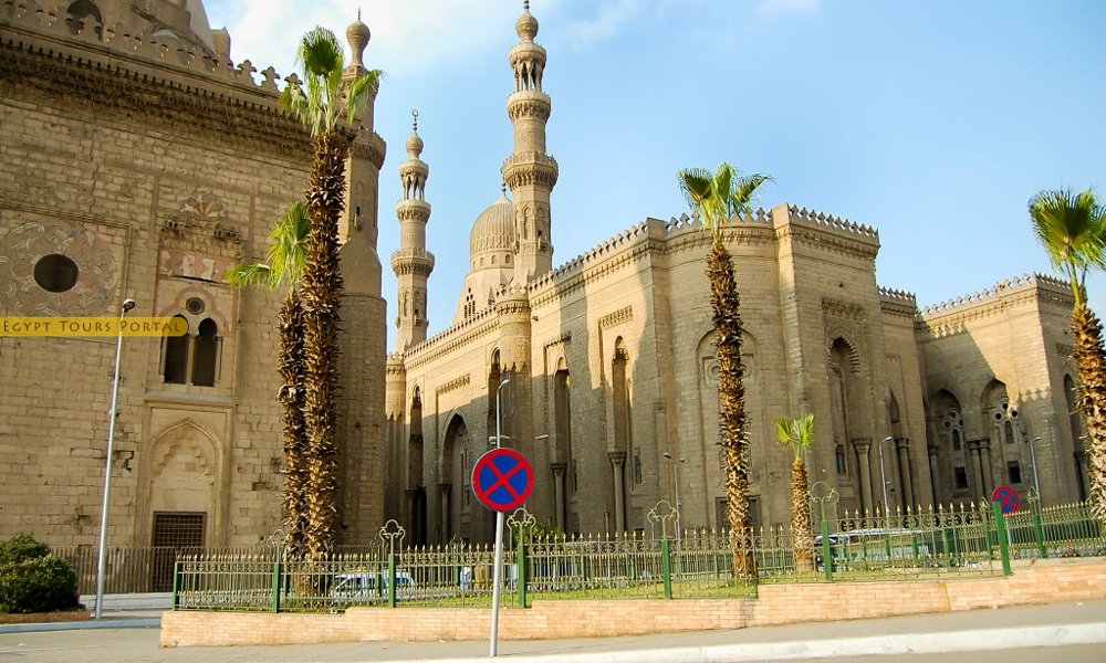 Discover the Majestic Beauty of Egyptian Mosques - Egypt Antiques