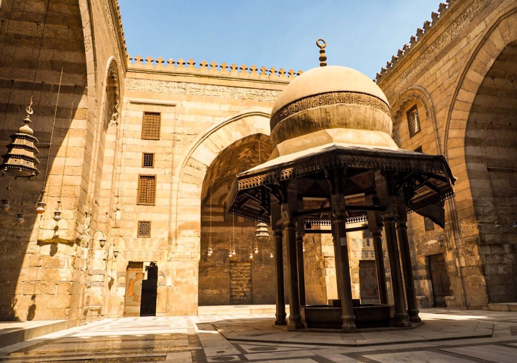 The Architectural Splendor of Al-Mu’izz Mosque - Egypt Antiques