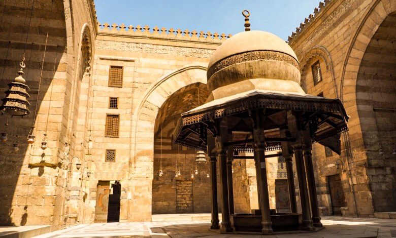 The Architectural Splendor of Al-Mu’izz Mosque - Egypt Antiques