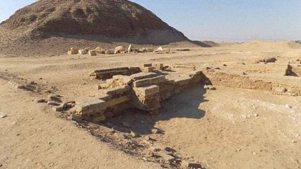 The Meidum pyramid, the royal tomb of king Sneferu